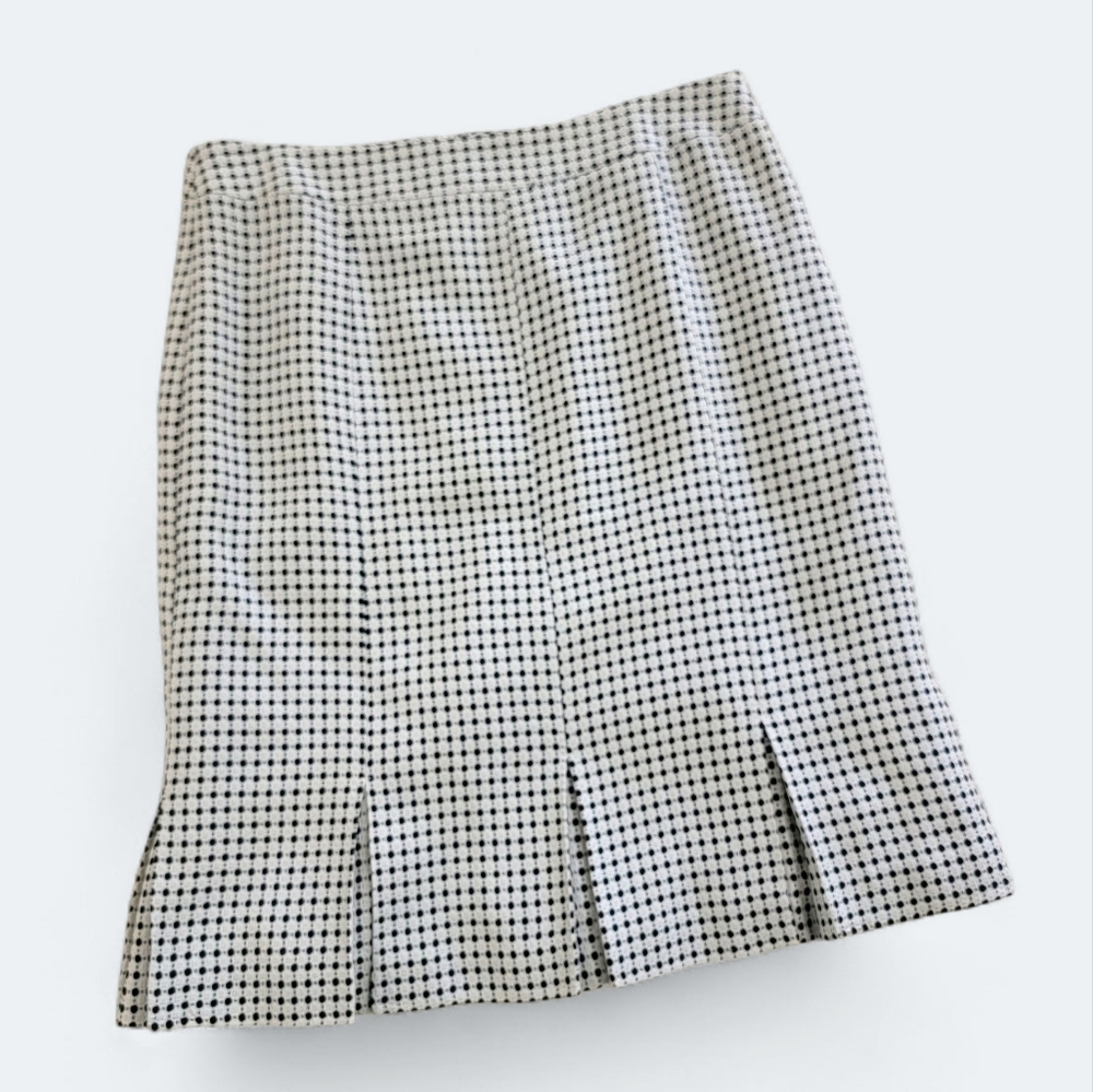 LOFT Black and Beige Dot Pattern Pleated Skirt Size 8P Petite